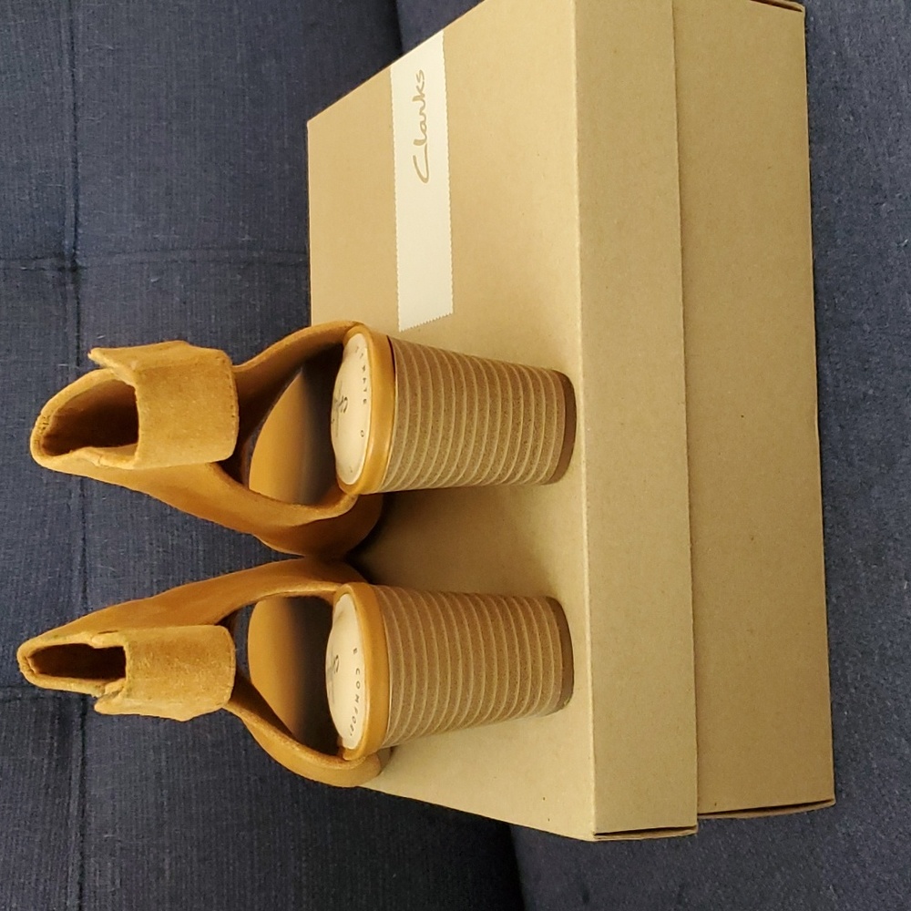 Clarks Suede Sandals - Picture 4 of 6